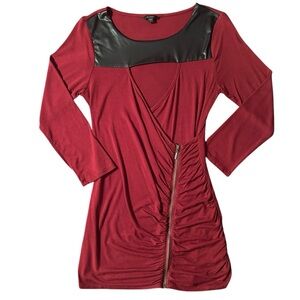 Guess Women’s 3/4 Sleeve Ruched Side Zipper Top